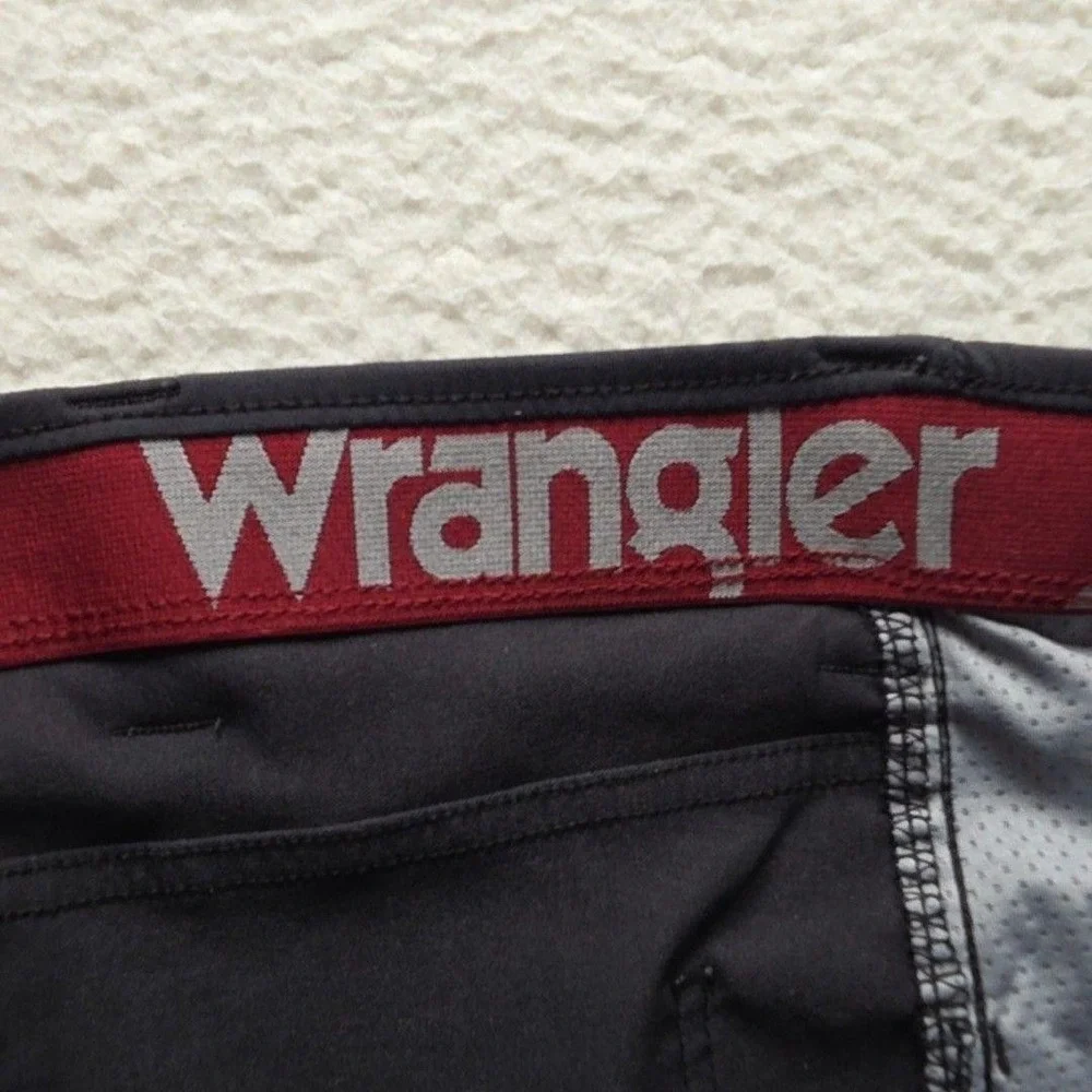 Wrangler Cargo Shorts Mens 44 Black Nylon Spandex Microfiber 10 Inseam Casual
